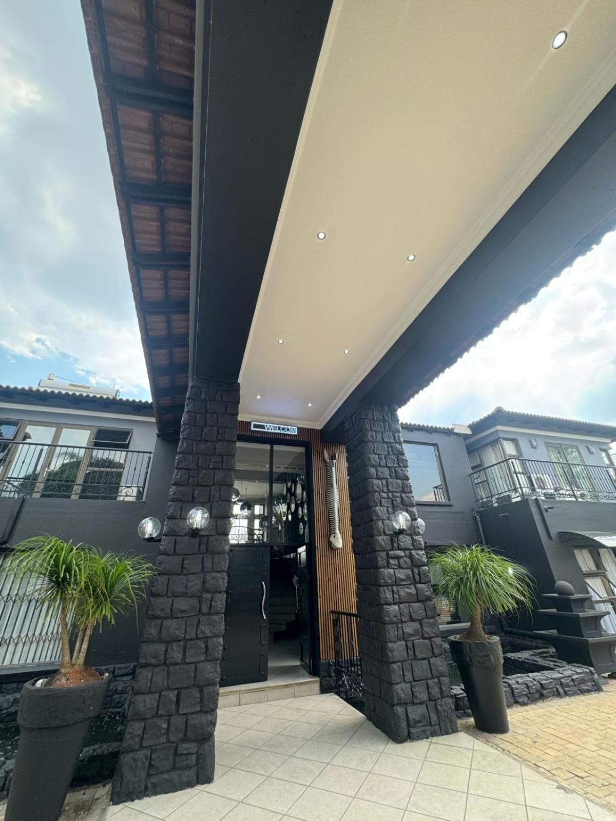 Africa Paradise - Or Tambo Airport Boutique Hotel Benoni Exteriör bild