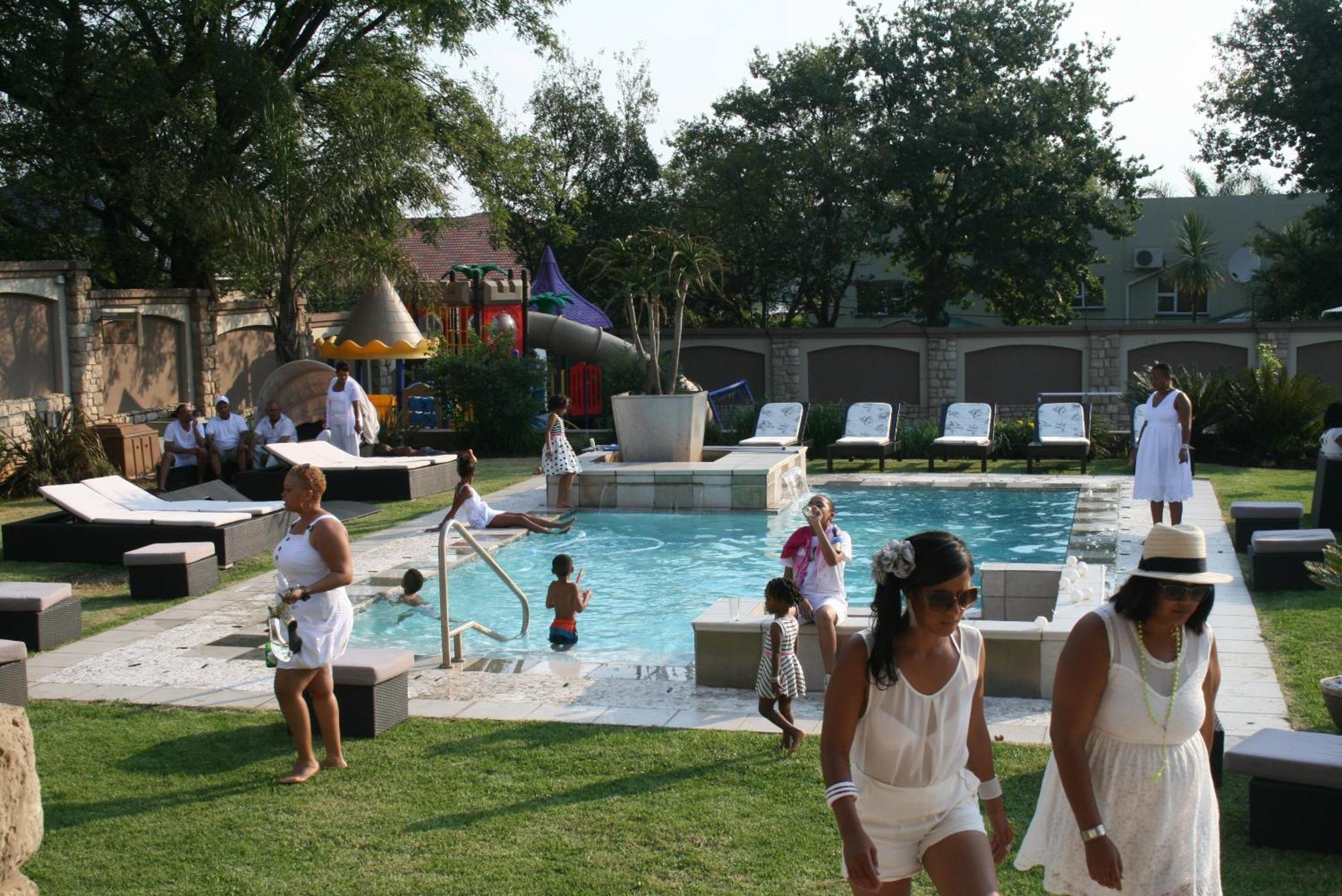 Africa Paradise - Or Tambo Airport Boutique Hotel Benoni Exteriör bild