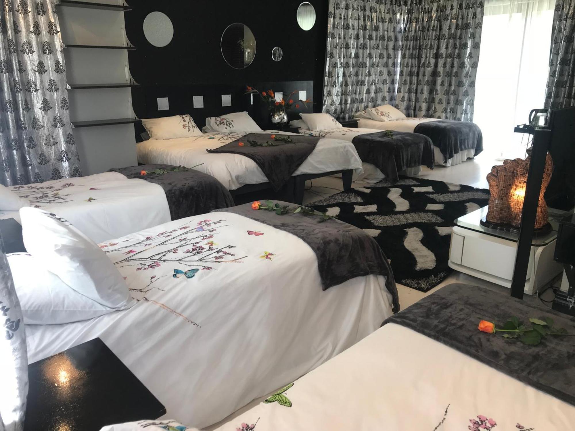 Africa Paradise - Or Tambo Airport Boutique Hotel Benoni Rum bild