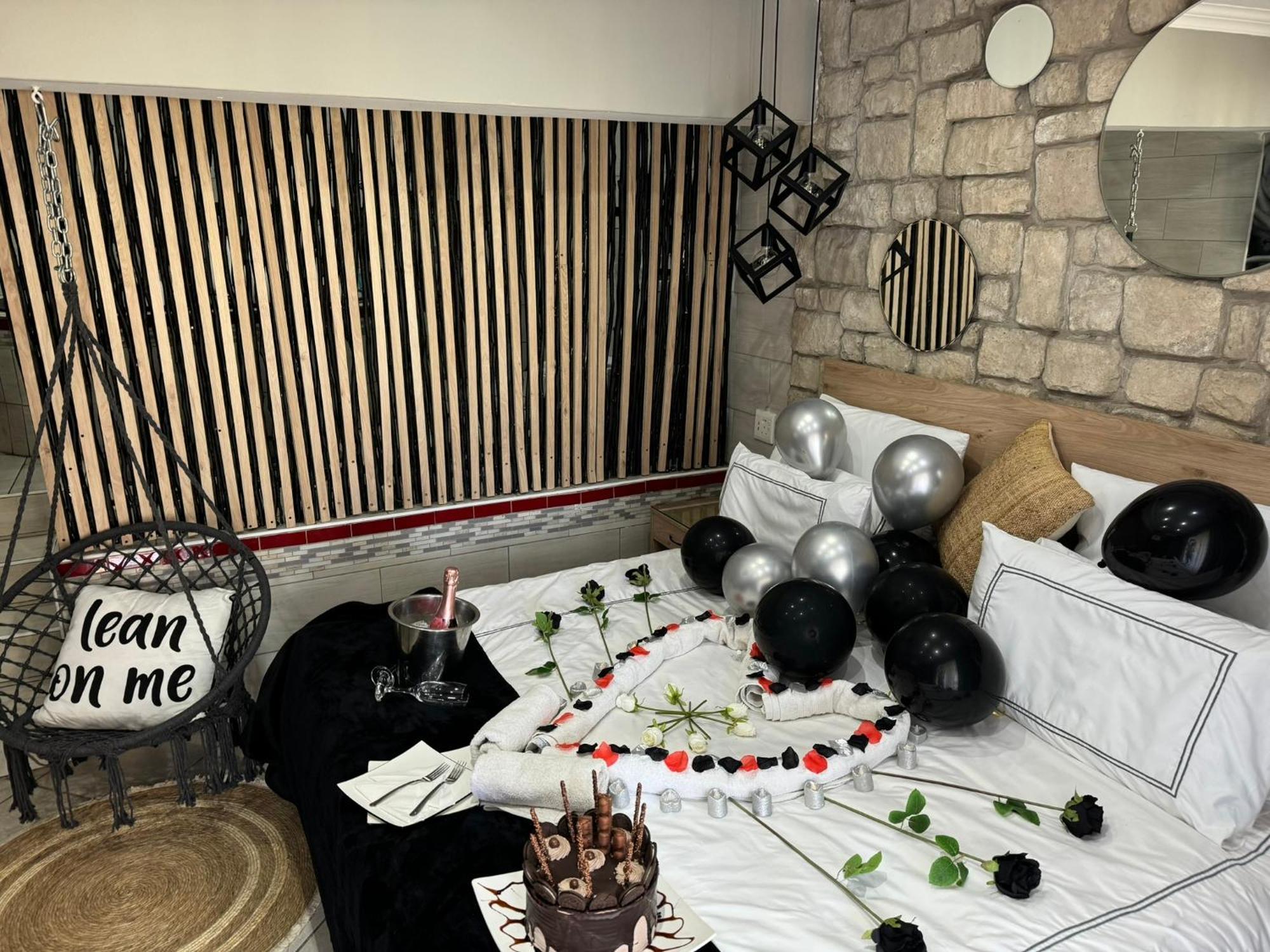 Africa Paradise - Or Tambo Airport Boutique Hotel Benoni Exteriör bild