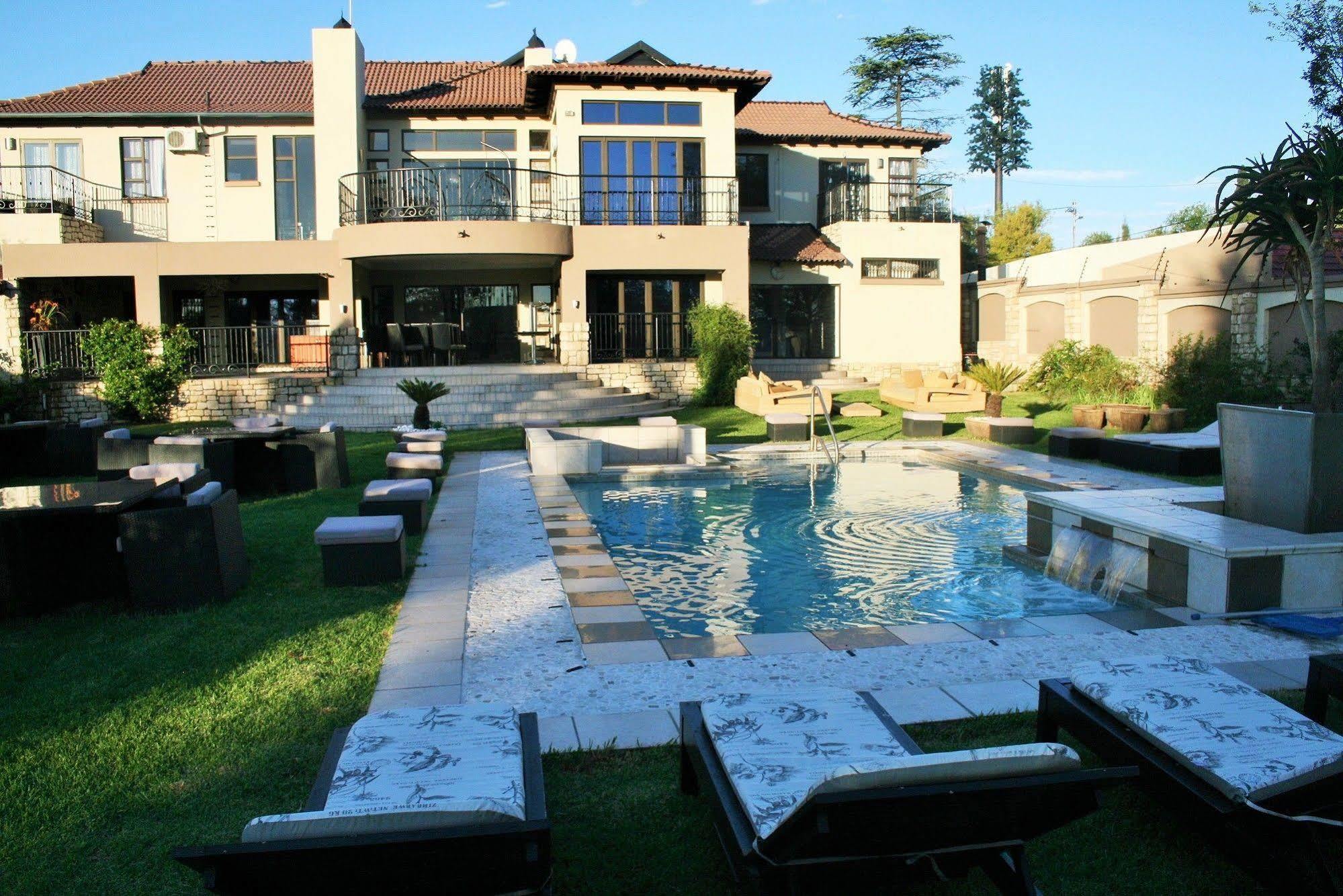 Africa Paradise - Or Tambo Airport Boutique Hotel Benoni Exteriör bild